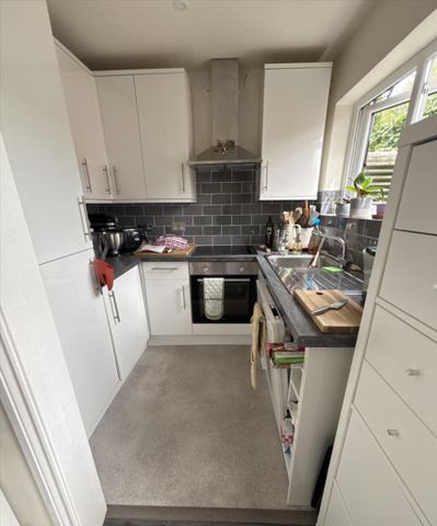 3 bedroom semi-detached house to rent - Photo 5