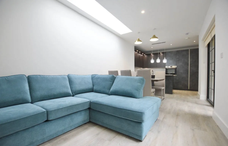 3 bedroom flat to rent - Photo 5