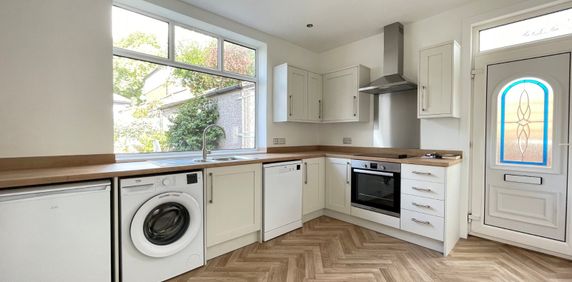 4 bedroom semi-detached house to rent - Photo 2