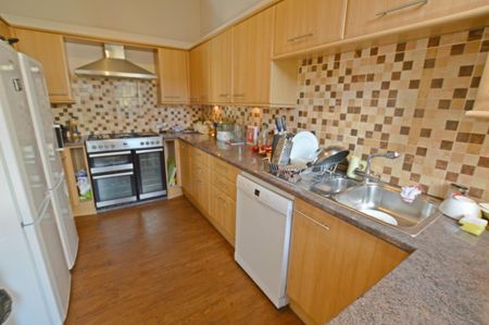 1 bedroom in a house share to rent - Photo 4