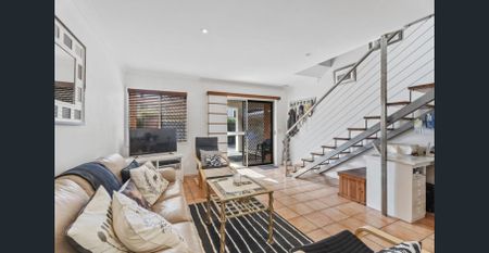 Two bedroom Townhouse in Heart of Southport - Photo 2