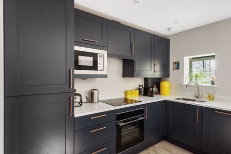 Filmer Grove, Godalming, Surrey, GU7 - Photo 5