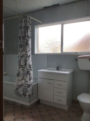 Cozy 2-Bedroom duplex style house for rent - Photo 1