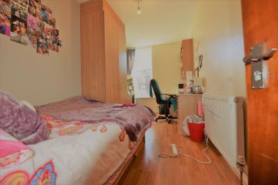 4 bedroom Flat in Flat 10, Leeds - Photo 3