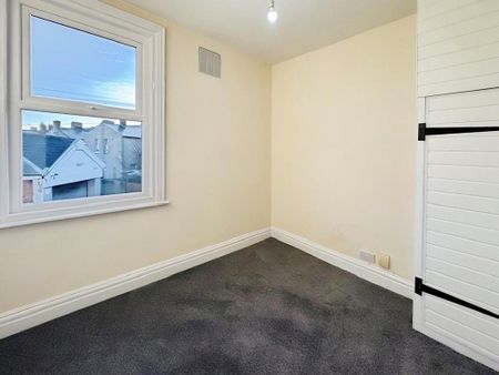 3 bedroom end of terrace house to rent - Photo 4