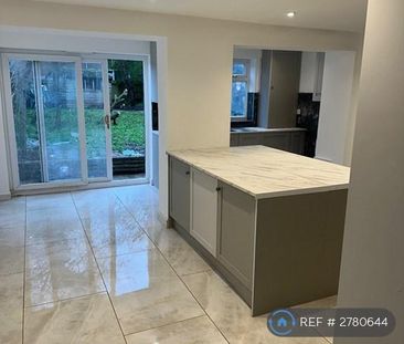 4 bedroom semi-detached house to rent - Photo 5