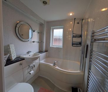 Cwrt Cambria, PENTRE DOC Y GOGLEDD, Llanelli SA15 2LH - Photo 4