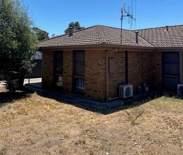 Brick veneer unit in popular Strathdale - Photo 1