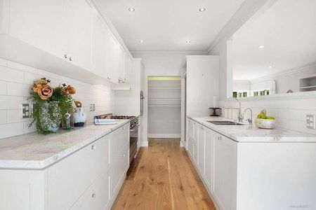 Grammar Zone - Photo 3