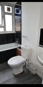 Room in a Shared Flat, Broomfield Street, E14 - Photo 4