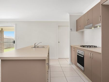 10 Shoveler Street, Aberglasslyn NSW 2320 - House For Rent | Domain - Photo 4