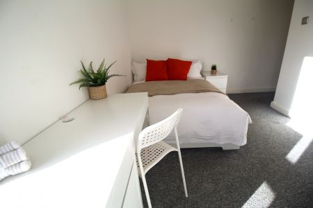 3 Bedroom Apartment - Photo 4