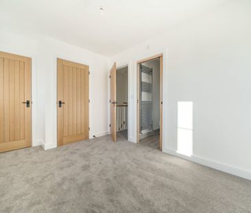 2 Bedroom House - Prospect Road, Alresford - Photo 2