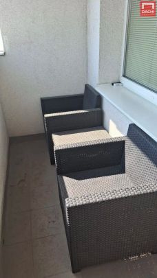 Pronájem panelového bytu po rekonstrukci, 3+1. 63 m - Photo 1
