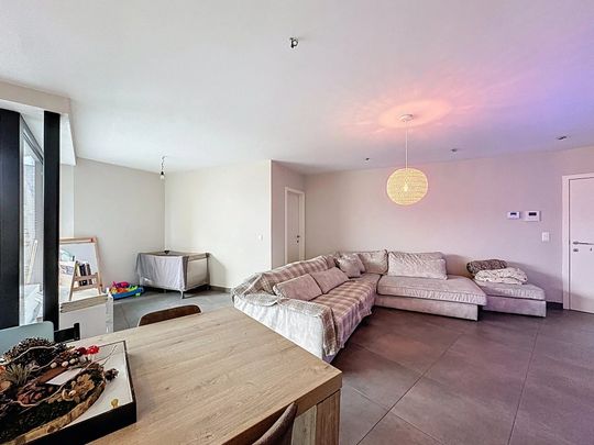 Modern en ruim appartement met 2 slaapkamers, staanplaats, berging en terras. - Photo 1