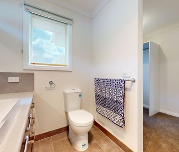 Sanctuary Of Streamlined Space and Style - Photo 3