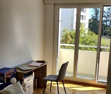 Spacious 5-room apartment with balcony - Photo 1