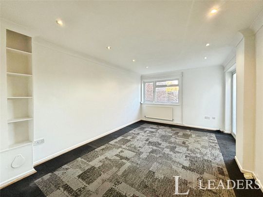 3 bedroom property to rent Long Banks, Harlow, CM18 - Photo 1