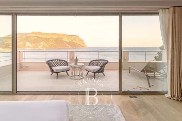 Location de vacances - Cassis - Villa 4 chambres au bord de l'eau avec vue panoramique mer et Cap Canaille - Photo 1