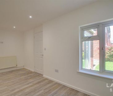 4 bedroom detached house to rent - Photo 2