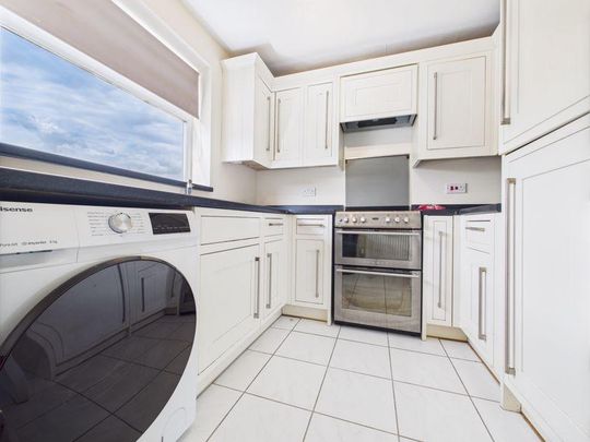3 bedroom apartment to rent - Photo 1