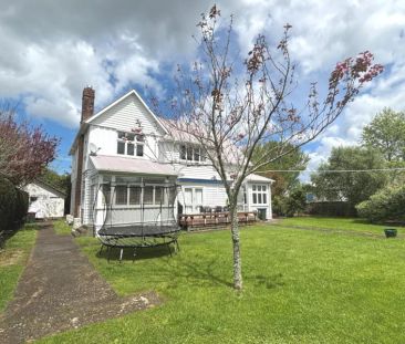 Spacious Family Home in Epsom - Short Term - Photo 3