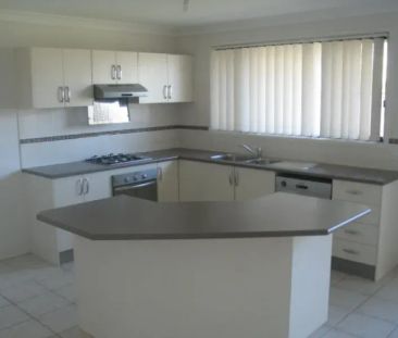 Modern Family Haven in Prime Kellyville Ridge Location - Photo 2