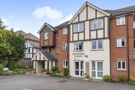 Blenheim Lodge, Amersham - Photo 4