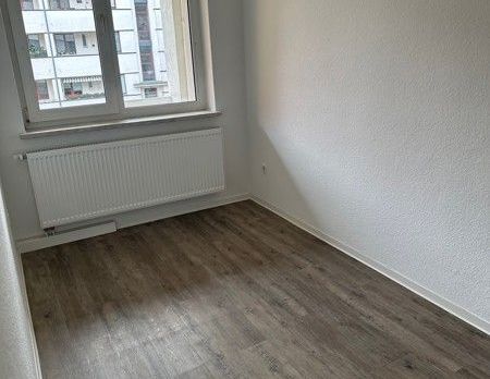 Moderne 3-Zimmer-Wohnung mit Balkon in zentraler Lage - Foto 1
