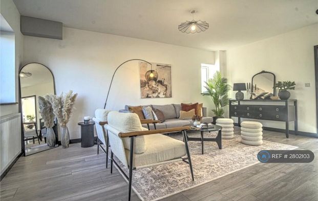 3 bedroom semi-detached house to rent - Photo 1