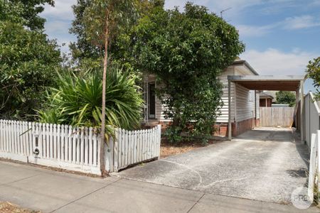 SPACIOUS FAMILY HOME IN POPULAR BALLARAT NORTH - Photo 3