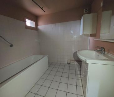 Location Appartement 2 pièces 42m² CAUDEBEC LES ELBEUF 76320 - Photo 3