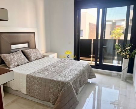 THREE-BEDROOM VILLA – ORIHUELA COSTA - Photo 2