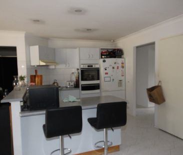 Share accomodation,electricity and water included. - Photo 4