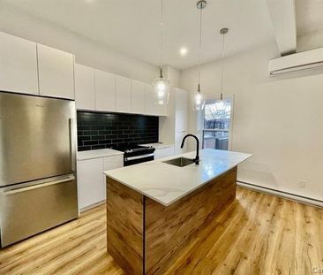 2013 Rue Wellington, #A - Photo 1