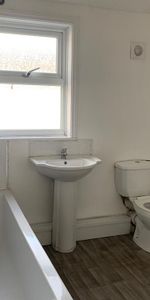 3 bedroom house of multiple occupation to rent - Photo 3