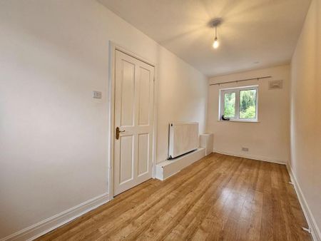 4 bedroom semi-detached house to rent - Photo 3