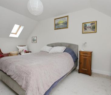 4 bedroom semi-detached house to rent - Photo 6