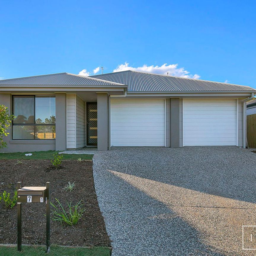 3 BEDROOM DUPLEX WITH YARD! - Photo 1