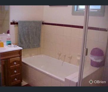 2/2 Barkly Street, Hughesdale, Vic 3166 - Photo 3