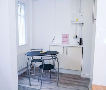 1 bedroom in a house share to rent - Photo 6