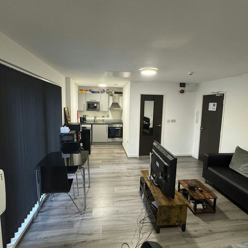 Flat to rent on - Photo 1