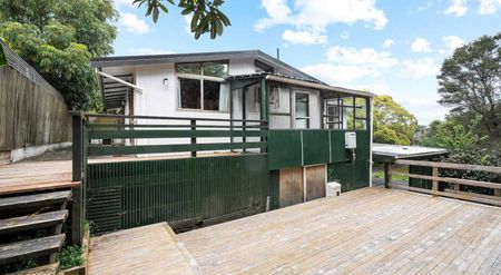 Sunny Five Bedroom Perfect Family Home in Torbay - Photo 4