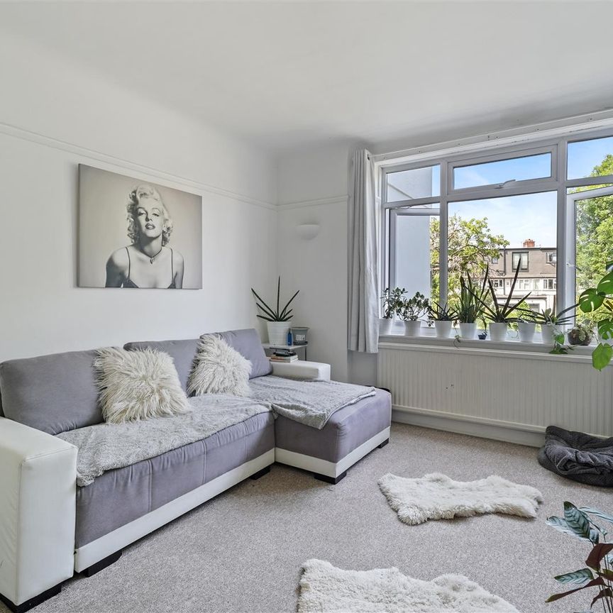 Flat To Let - Photo 1