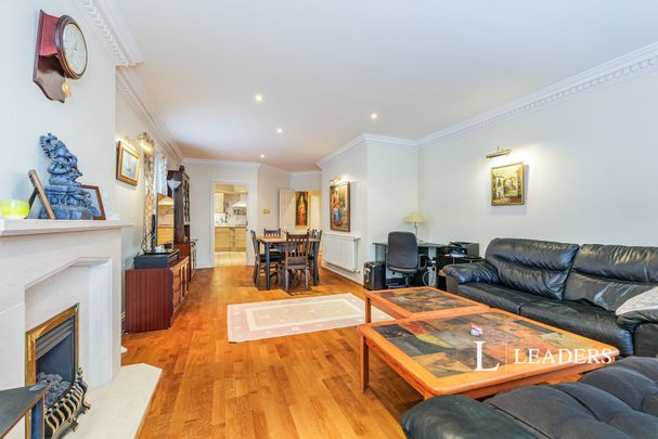 3 bedroom apartment to rent Clearwater Place, Long Ditton, Surbiton, Surrey, KT6 - Photo 1