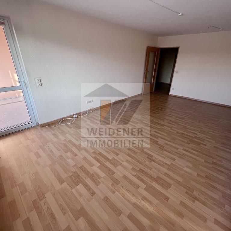 Neuer Bodenbelag und frisch gestrichen! 2-Raum Wohnung mit Balkon, Garage und Dusche - Foto 1