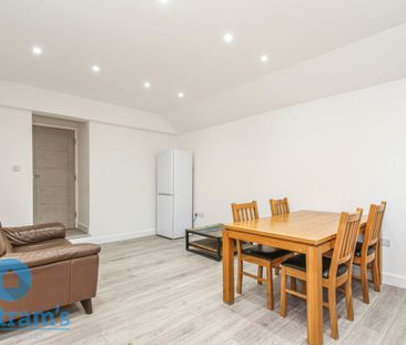 2 bed Flat for Rent - Photo 2