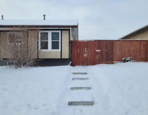 Clean main floor suite with 3 bedrooms in NE for rent $1700 /month | 919 Marcombe Drive Northeast, Calgary - Photo 1