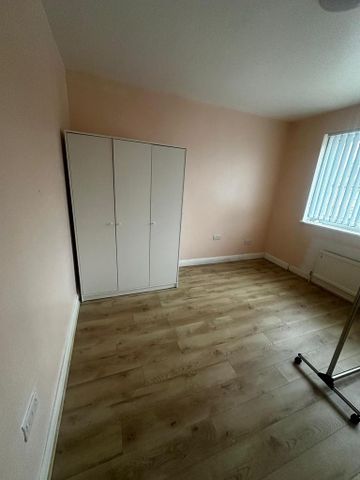 4 bedroom semi-detached house to rent - Photo 5