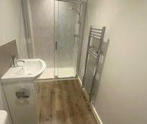 1 bedroom in a house share to rent - Photo 6